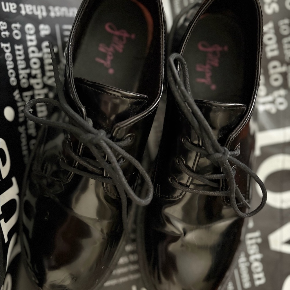 Shiny Black woman's Shoes